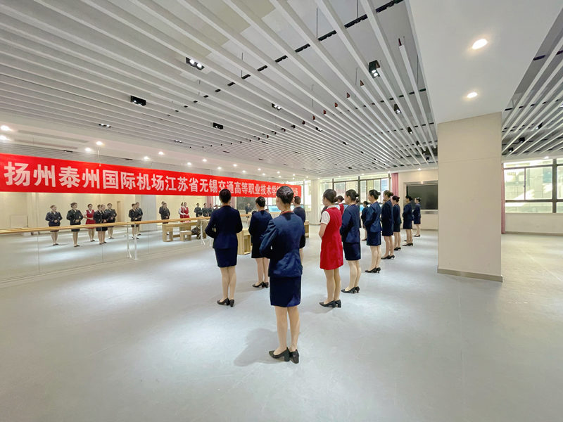 扬泰机场来我校召开专场面试会