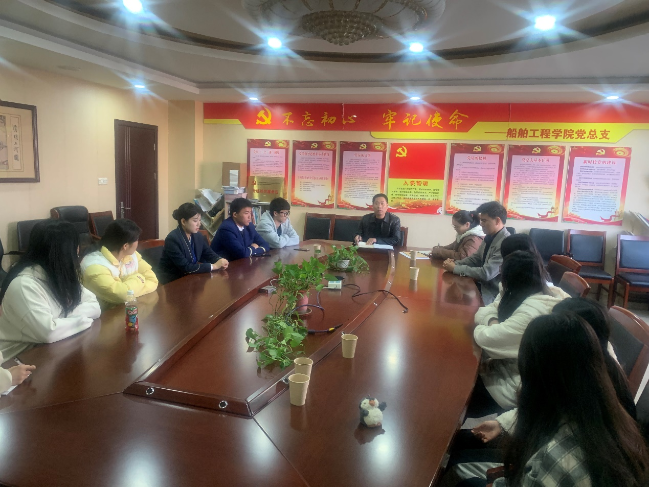 倾听学生心声 共聚发展力量——开云手机客户端组织召开部分专业学生座谈会
