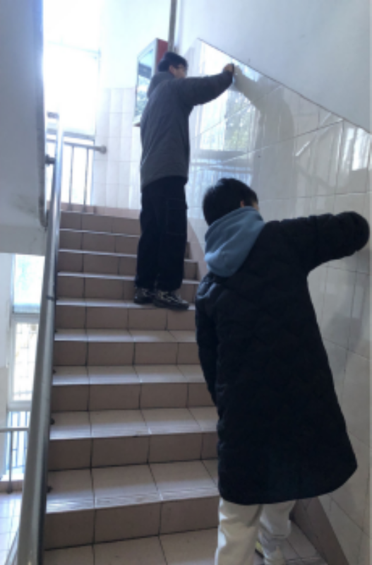 集中打扫学生宿舍，努力营造温馨家园