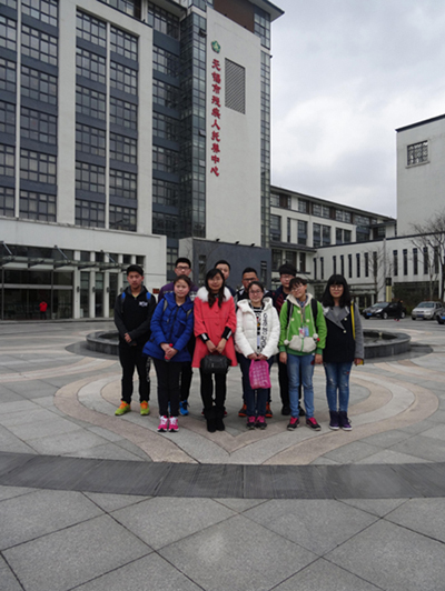 向弱势儿童献上爱心,为折翼天使插上翅膀