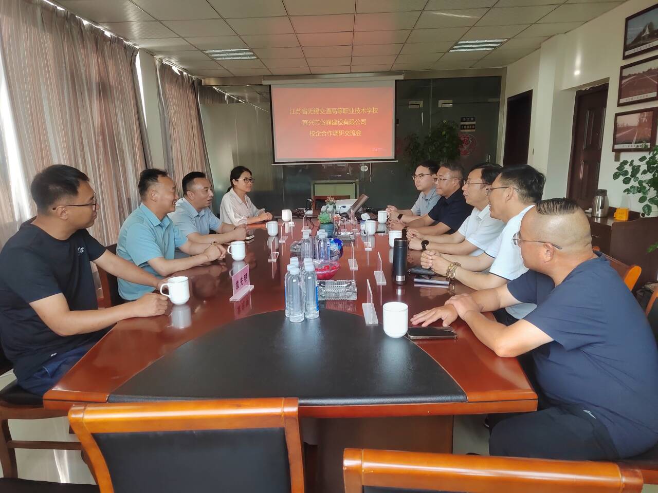 开云手机客户端校长、党委书记李进带队赴宜兴岱峰建设有限公司开展校企合作洽谈