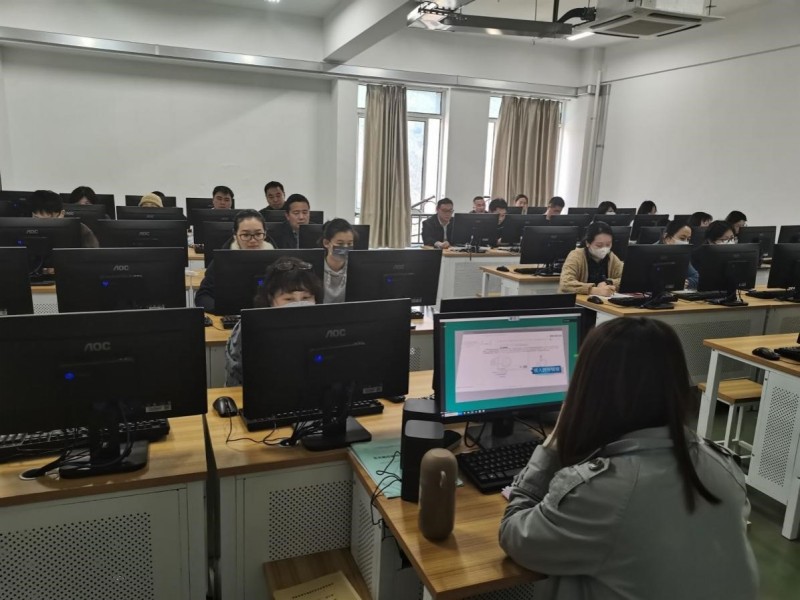 开云手机客户端举行数字教材的建设与出版培训会