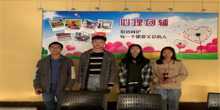 我校学生社团演讲与朗诵协会开展诗词朗诵比赛