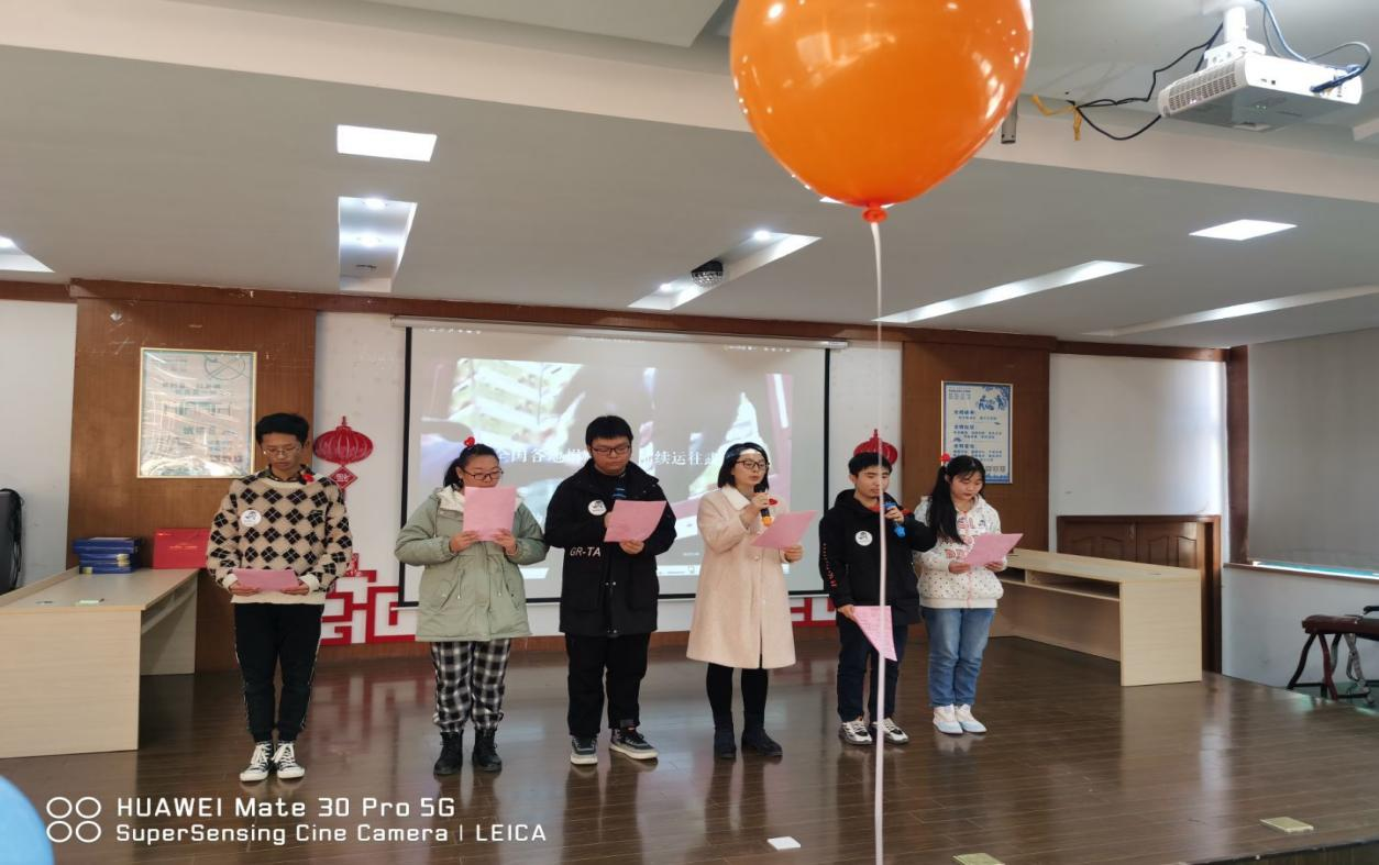 开云手机客户端社团读书会与西园里社区慧读俱乐部联合举行 “雏鹰启航 2022新年联欢会”