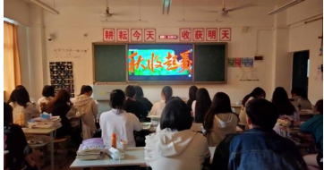 奋斗百年路  启航新征程——201712班观看《秋收起义》