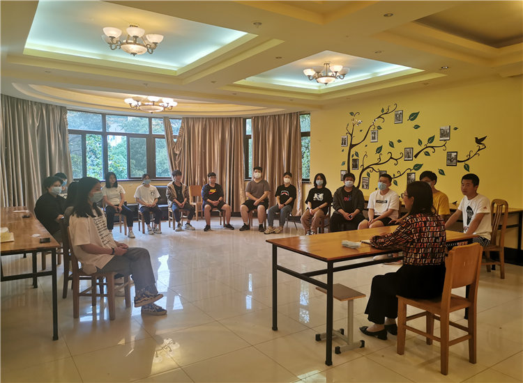 “5.25——我爱我”心理健康日活动之一校心理健康教育指导中心开展学生心理气象员代表座谈会