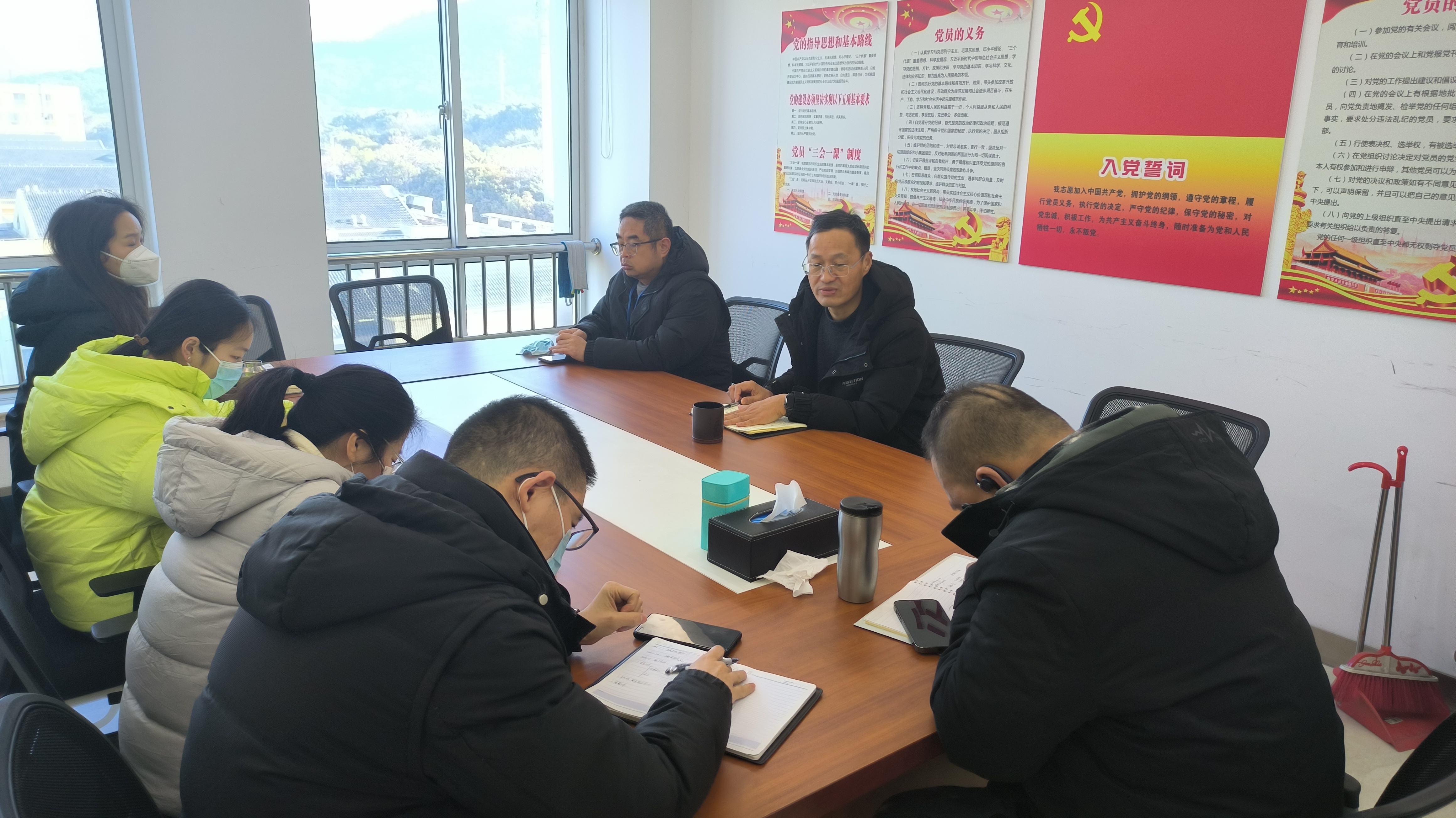 图文信息中心召开 2025 年 1 月部门例会