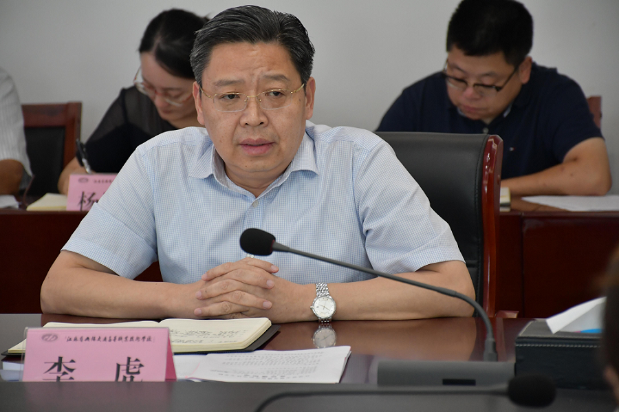 开云手机客户端召开安全工作委员会会议