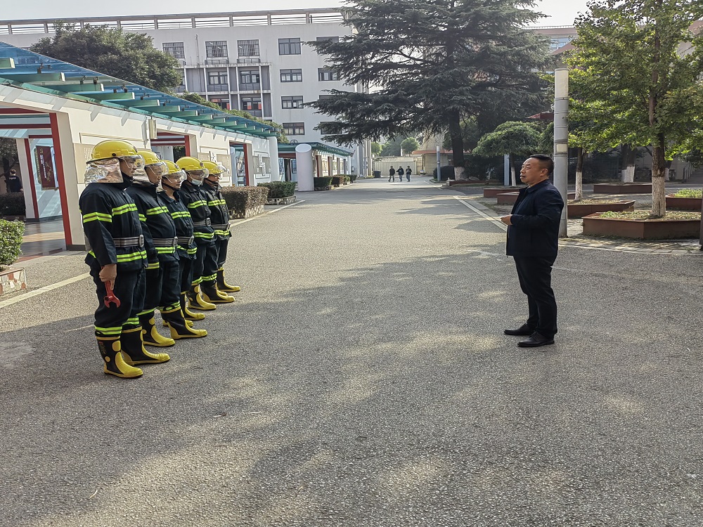 开云手机客户端开展安保服务人员消防实战演练