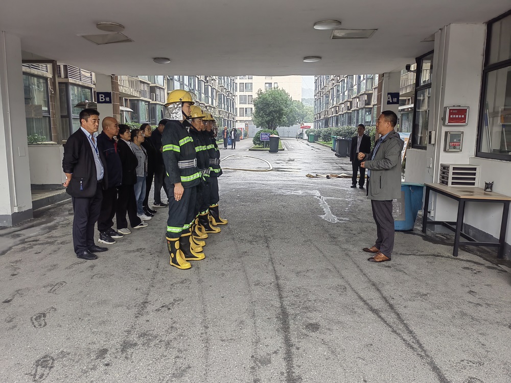 开云手机客户端开展“11.9”安保、物业工作人员 消防应急消防演练