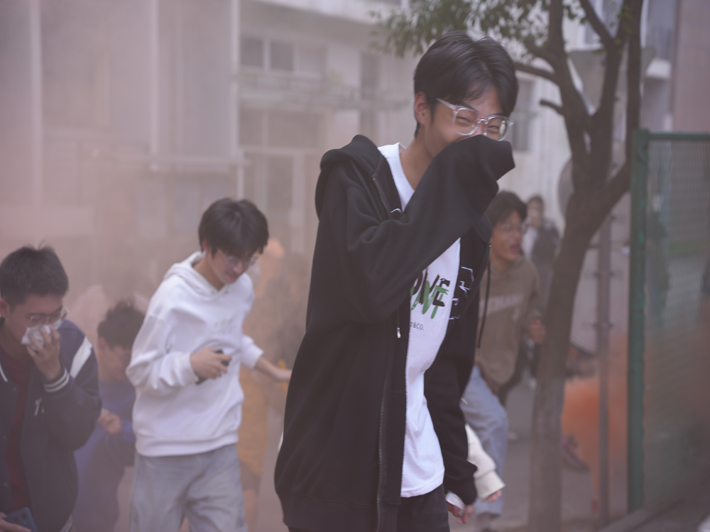 开云手机客户端开展2024级新生消防应急疏散逃生演练