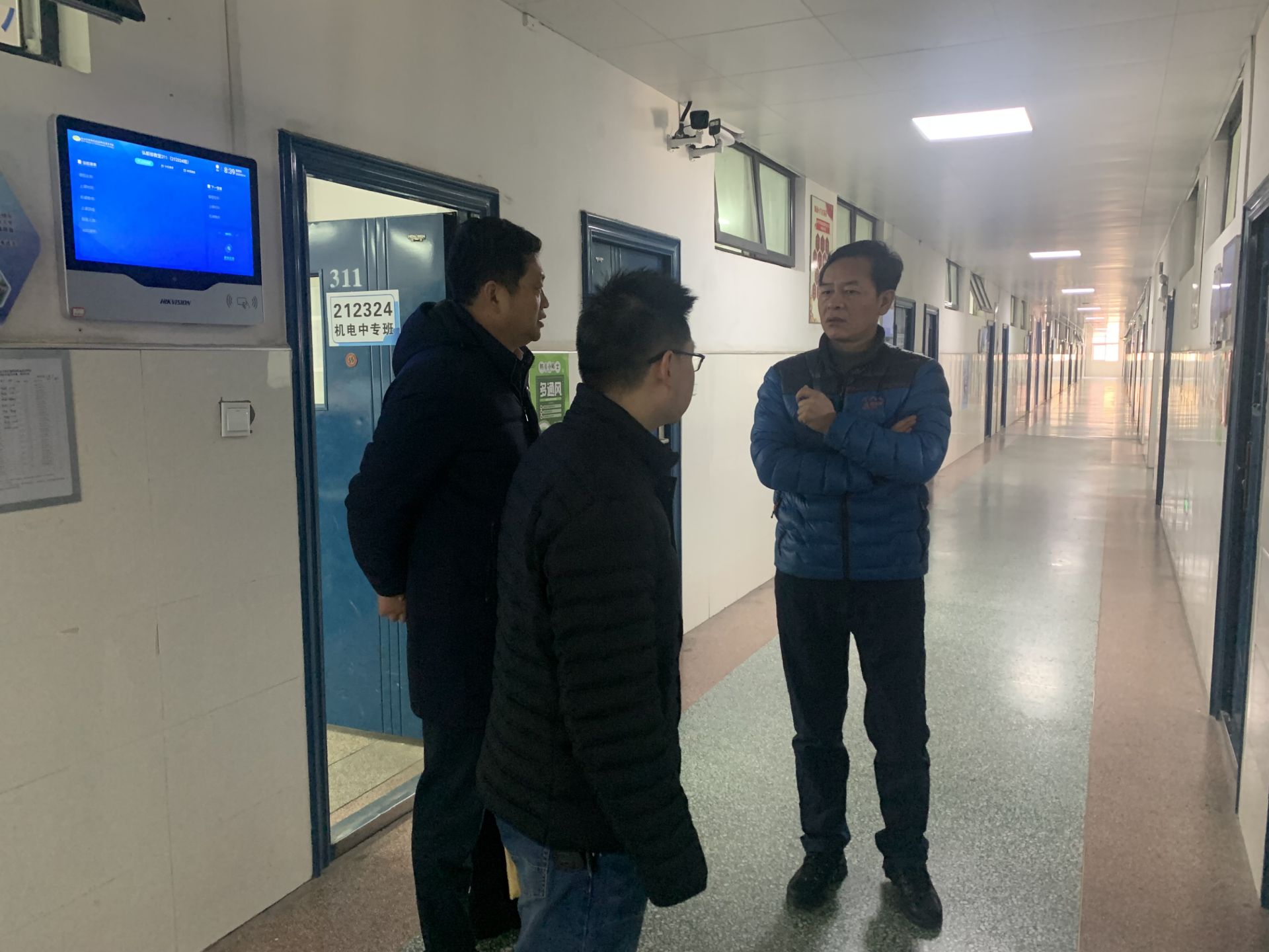 新学期开学第一周开云手机客户端领导率队开展教学秩序集中巡查