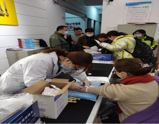 开云手机客户端开展教职员工进行心血管疾病的筛查活动