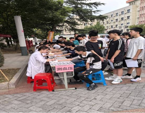 开云手机客户端开展2024级新生体检工作