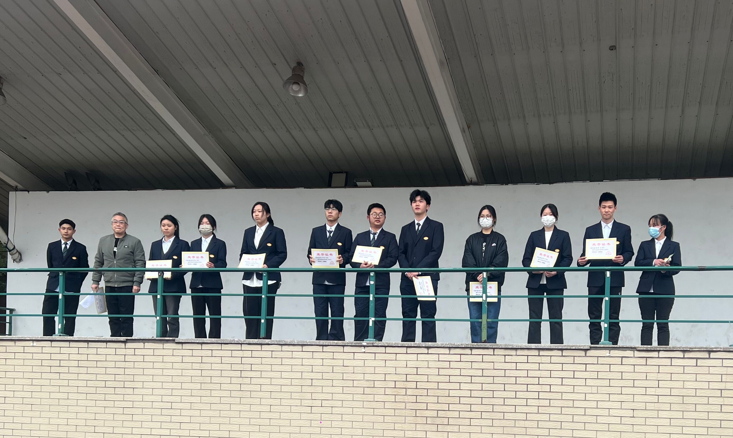 驿路梨花处处开，雷锋精神代代传