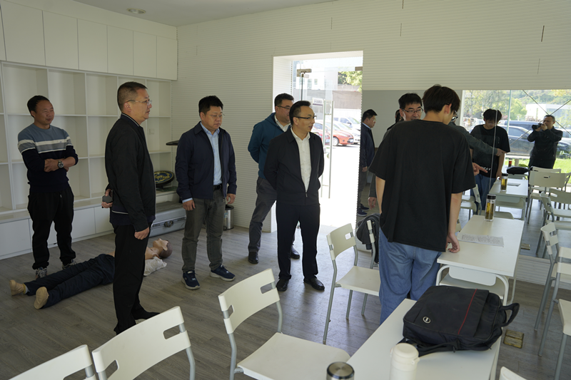 开云手机客户端校长、党委书记李进一行赴企业开展专项调研