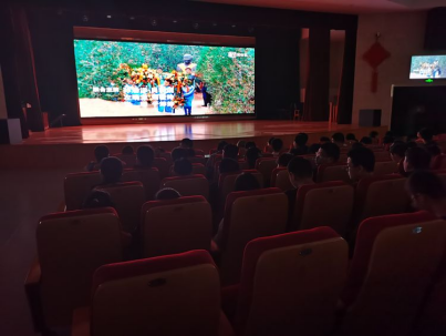 开云手机客户端组织师生观看生态文明电影《郭富山》