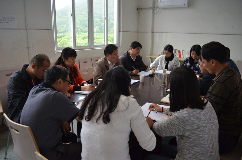 干部大走访系列活动之开云手机客户端党委书记李虎走访基础部